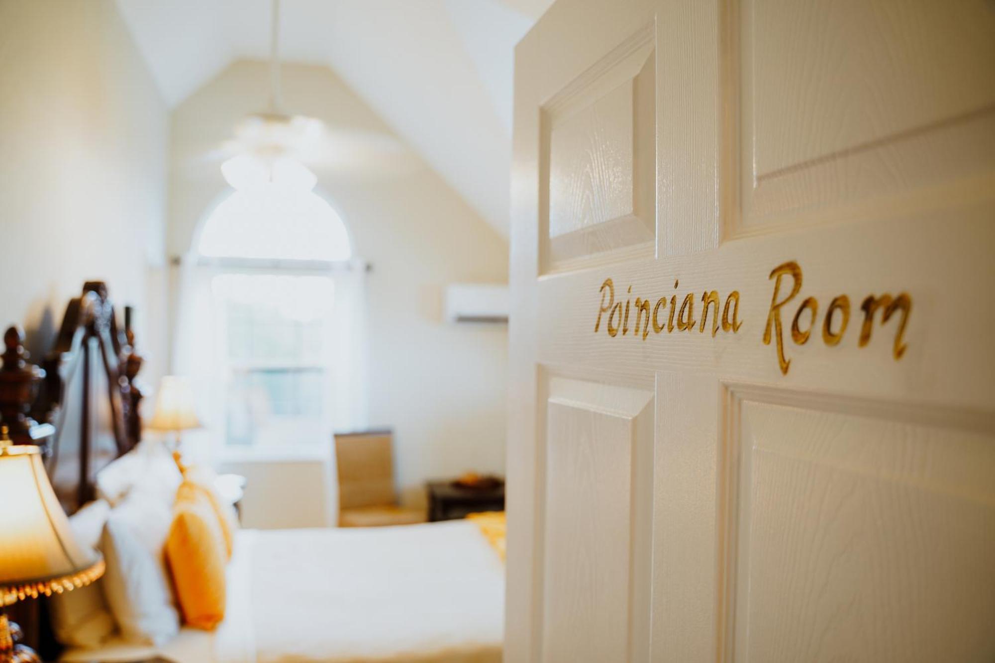 Shangri-La Boutique Bed & Breakfast West Bay Exteriör bild
