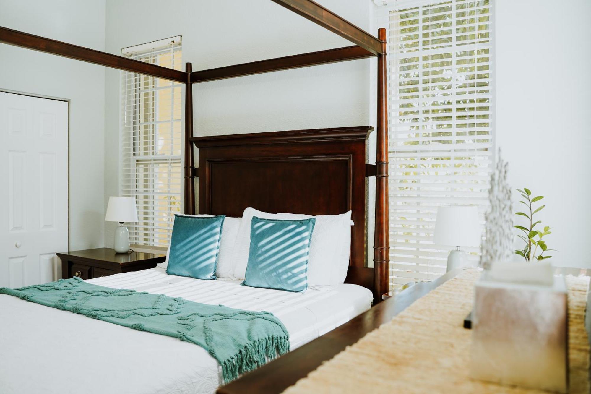 Shangri-La Boutique Bed & Breakfast West Bay Exteriör bild