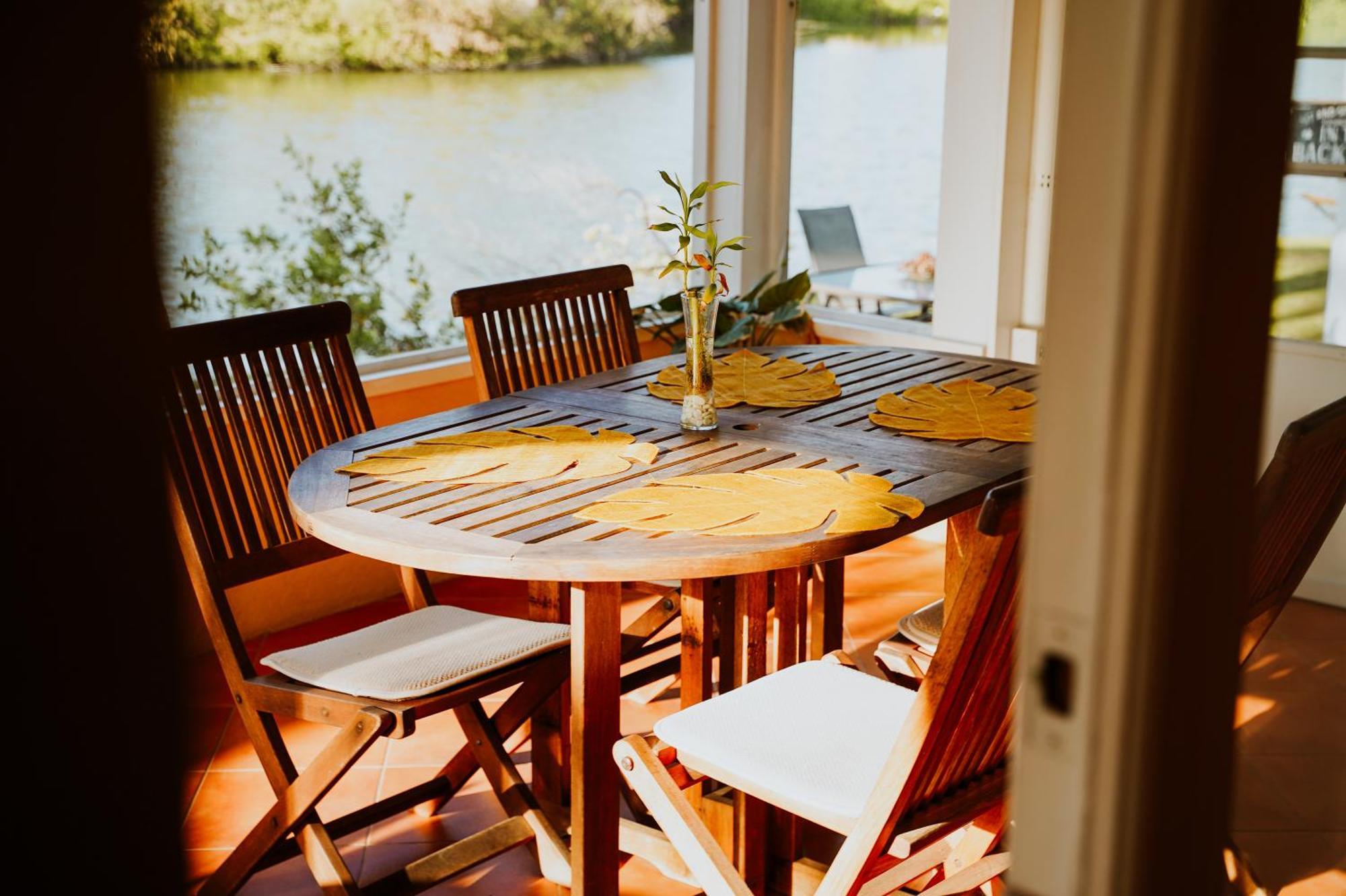 Shangri-La Boutique Bed & Breakfast West Bay Exteriör bild