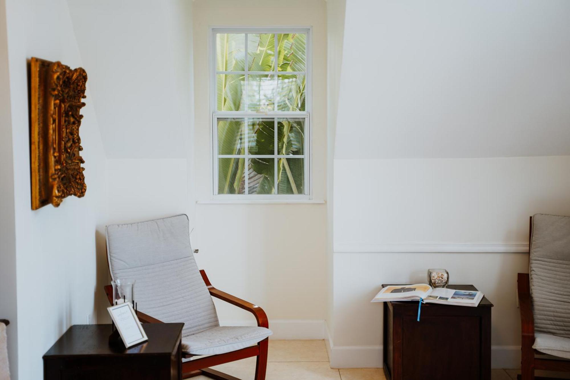 Shangri-La Boutique Bed & Breakfast West Bay Rum bild