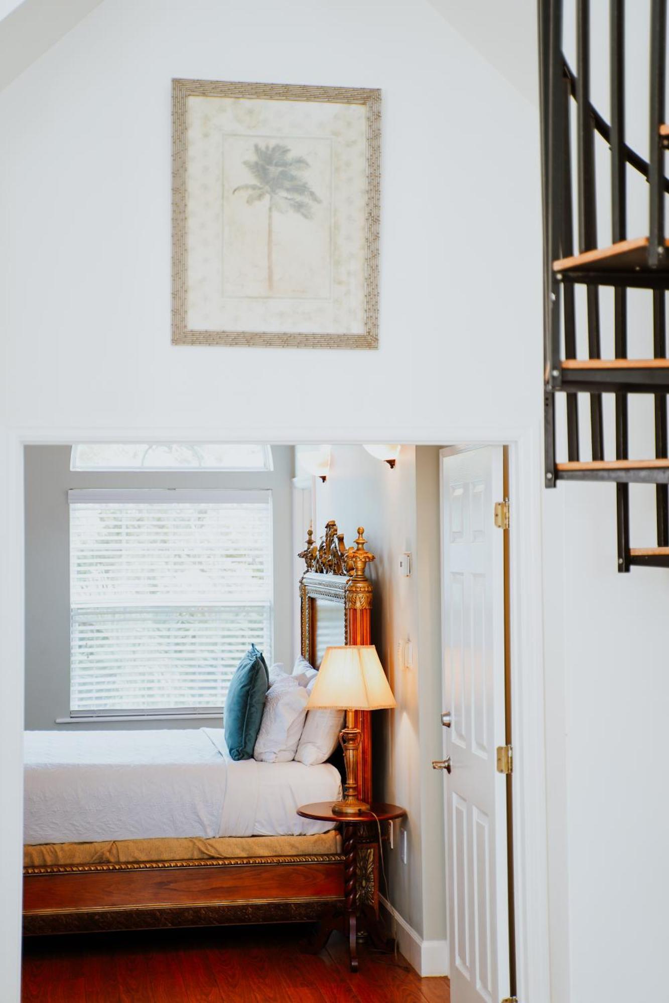 Shangri-La Boutique Bed & Breakfast West Bay Rum bild
