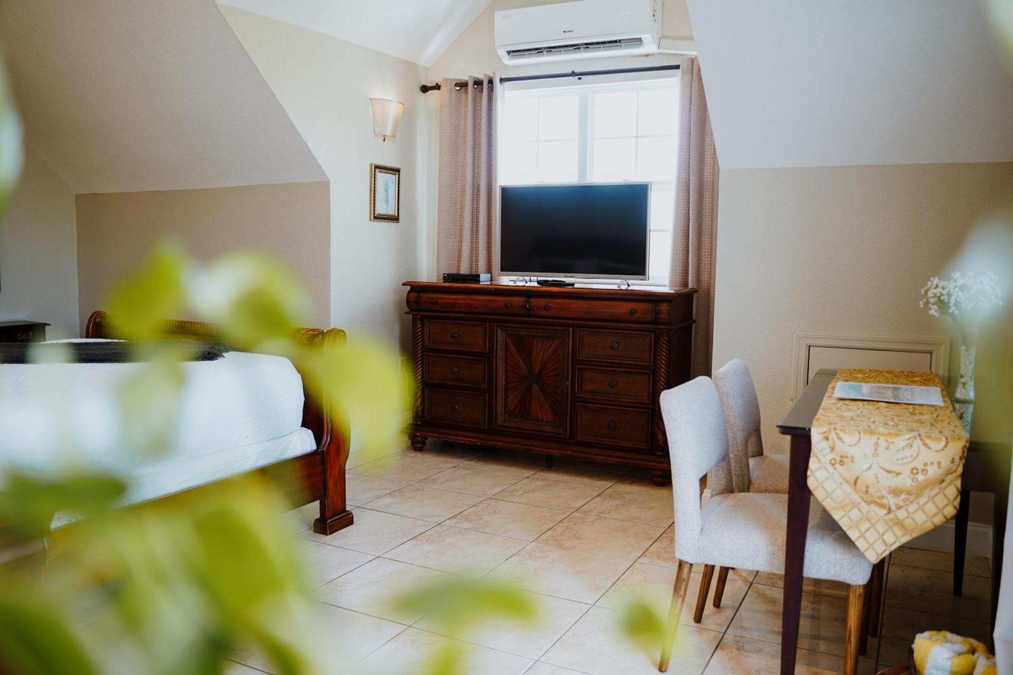 Shangri-La Boutique Bed & Breakfast West Bay Rum bild