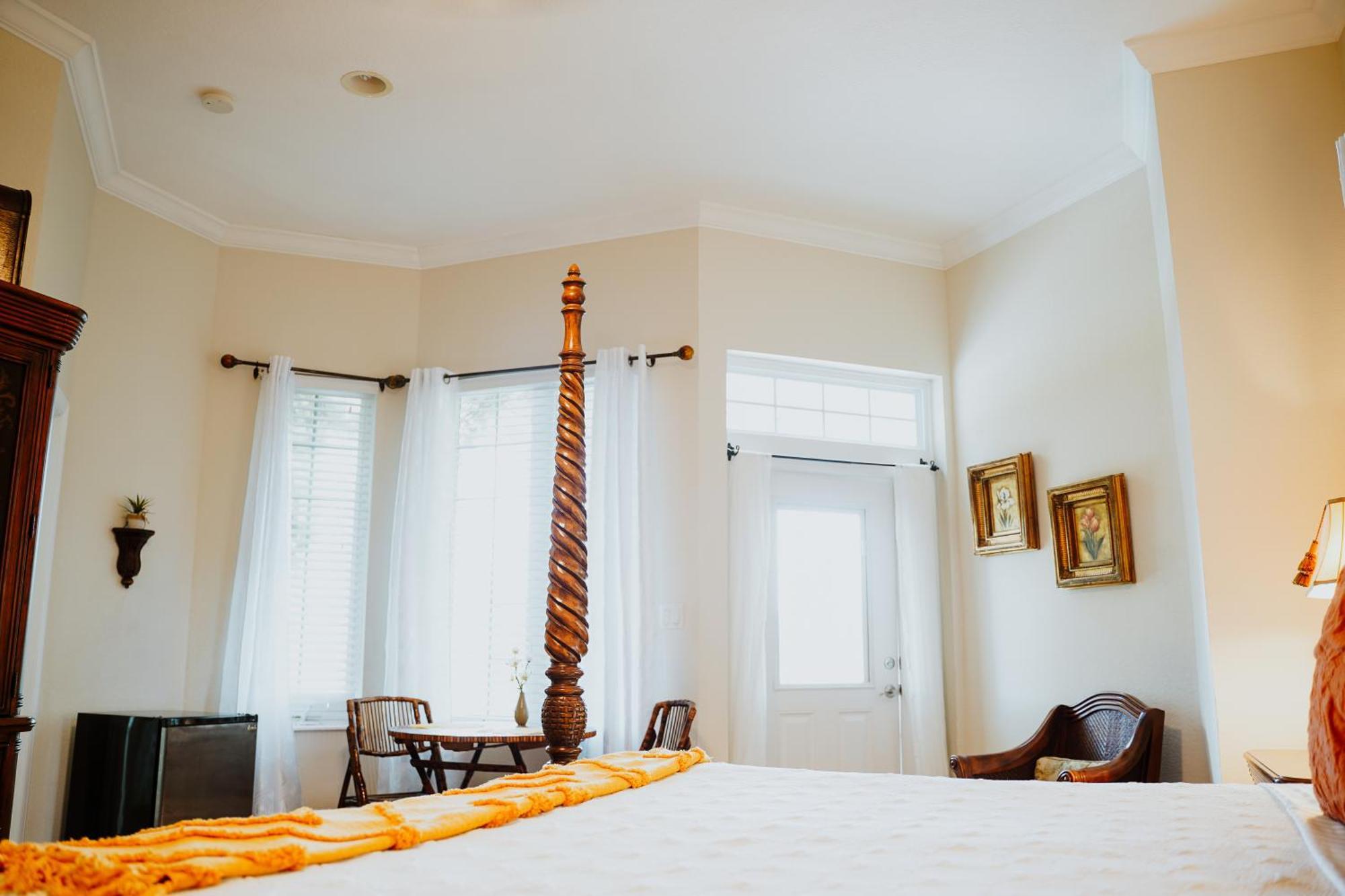 Shangri-La Boutique Bed & Breakfast West Bay Rum bild