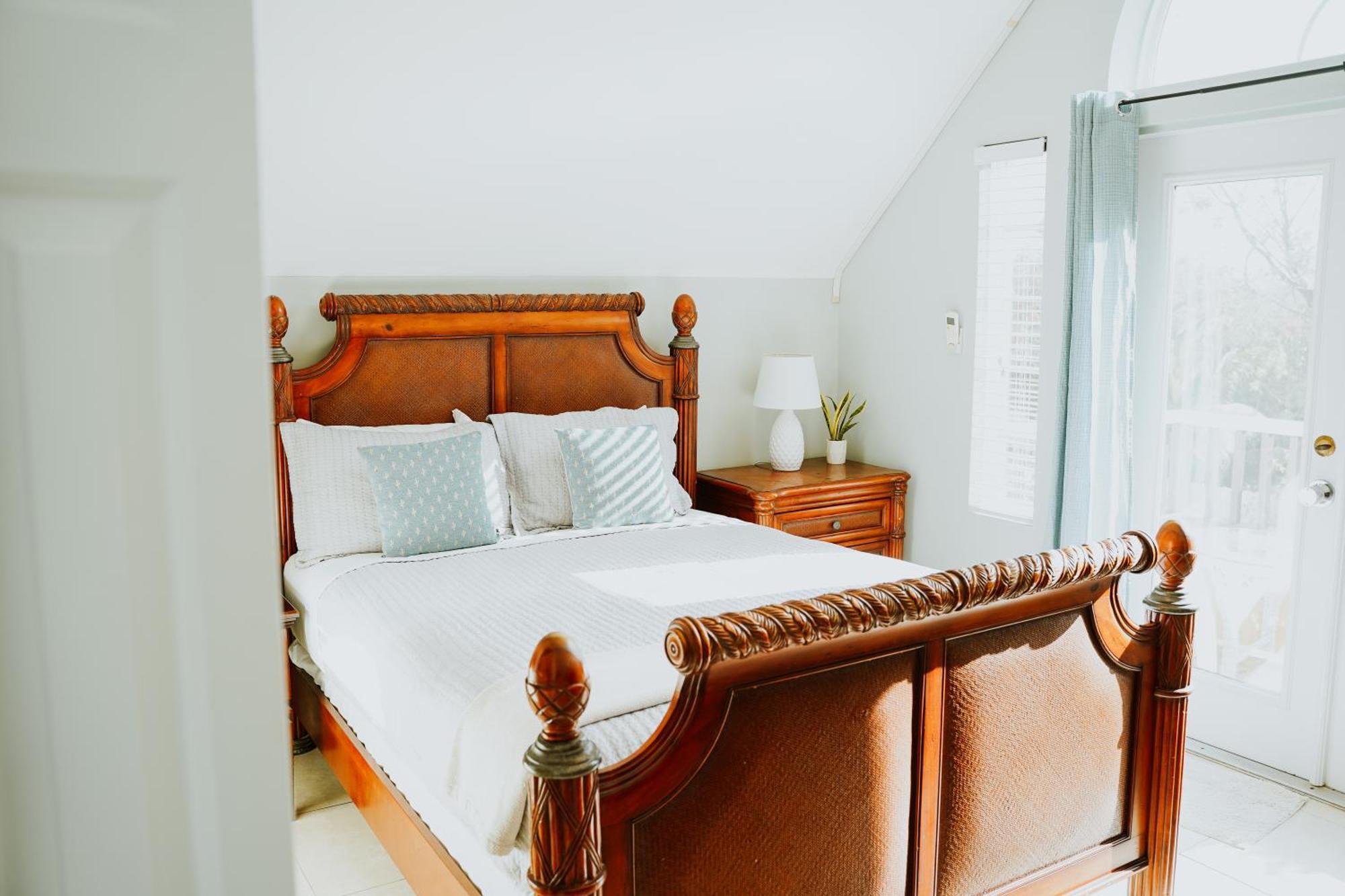 Shangri-La Boutique Bed & Breakfast West Bay Rum bild