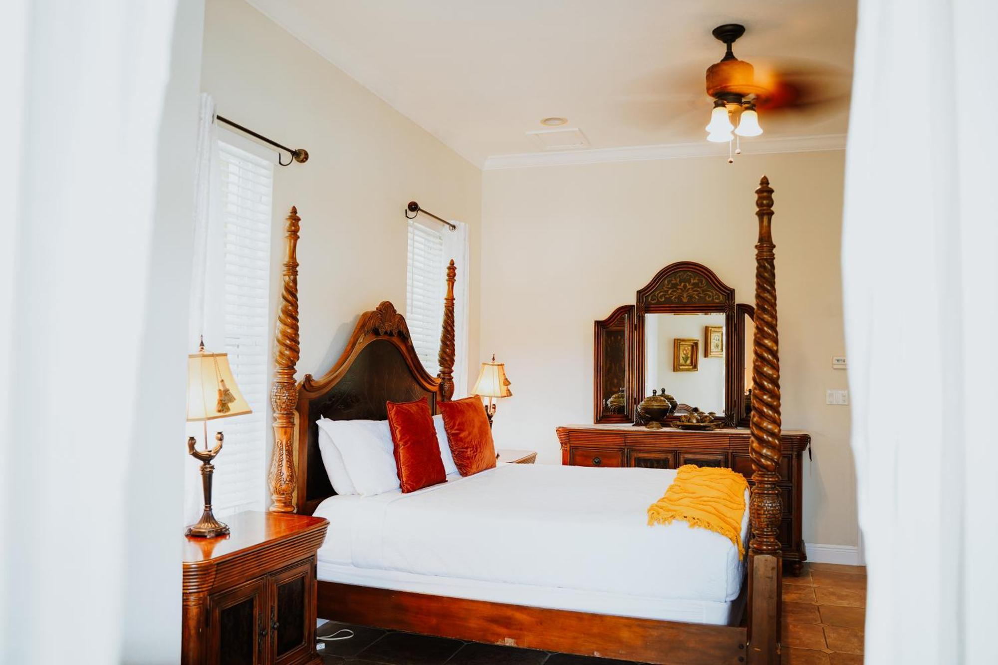 Shangri-La Boutique Bed & Breakfast West Bay Rum bild