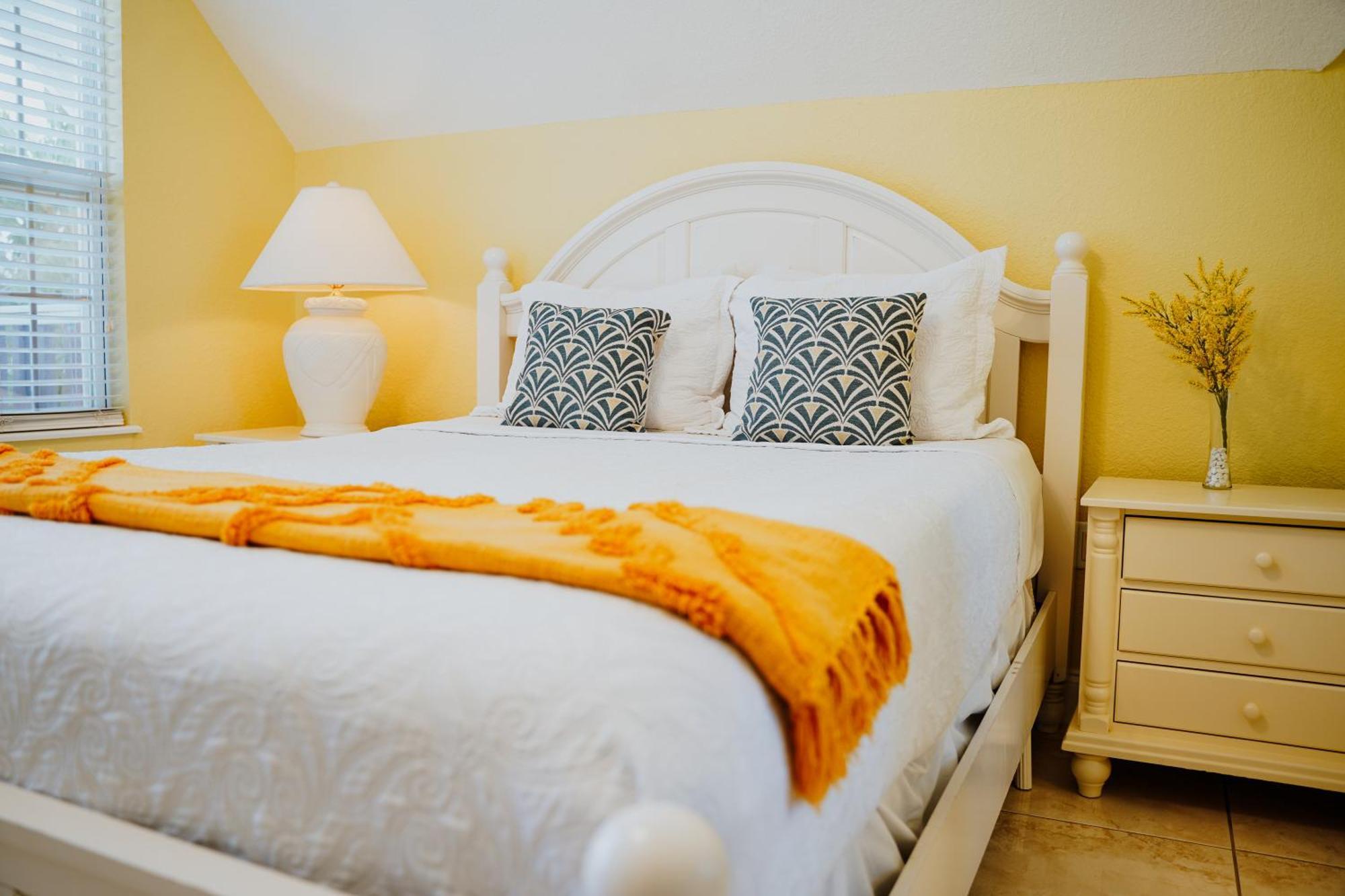 Shangri-La Boutique Bed & Breakfast West Bay Exteriör bild